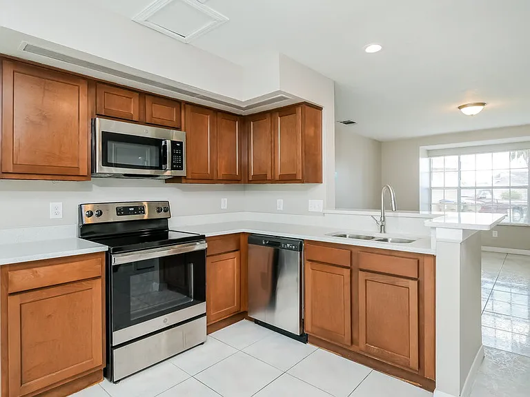 305 Palmview Ct — Photo 7