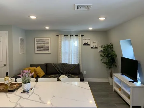 288 Princeton St APT 3, Boston, MA 02128