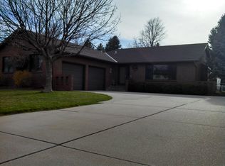 711 E 48th St, Kearney, NE 68847