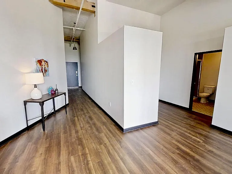 Landmark Lofts Apartments — Photo 31
