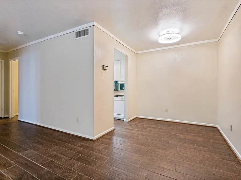 3827 Gilbert Ave #109 — Photo 3