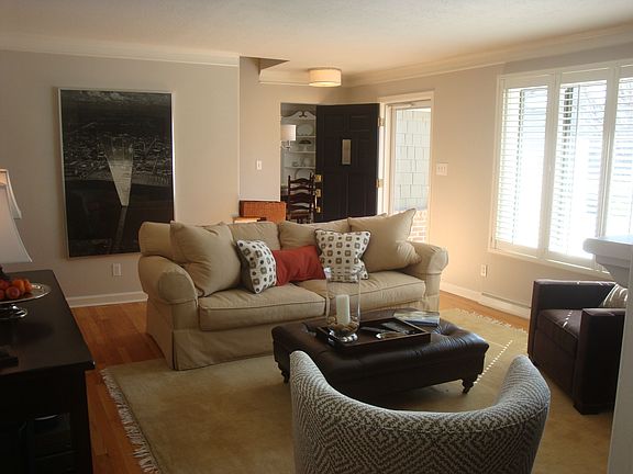 2nd image of 2528 W 90th St
