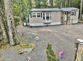 3002 Chickasaw Ln, Shohola, PA 18458