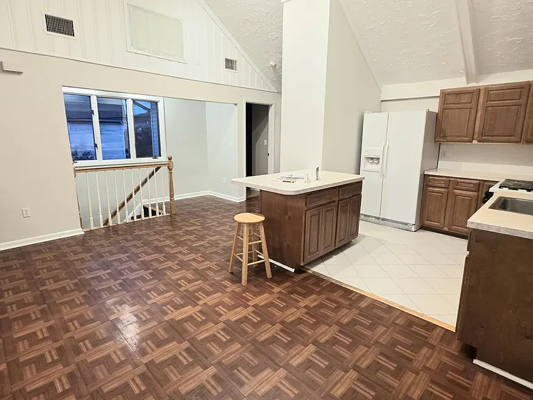 55 Cottage Pl #B — Photo 3