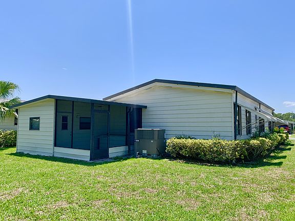 3rd image of 8011 SE Shenandoah Dr