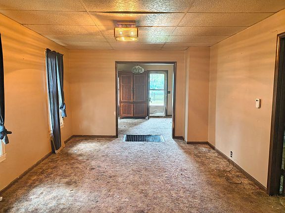 5th image of 320 Center St