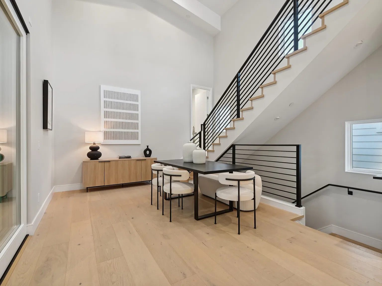 2 bed, 2.5 bath, 1950 sqft, $13,500 — Photo 3