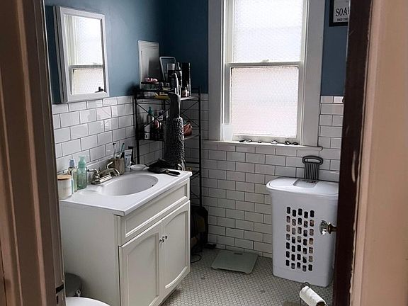 4th image of 104 Somerton Ave