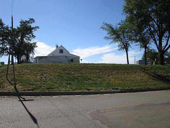 2nd image of 400 4th Ave NW