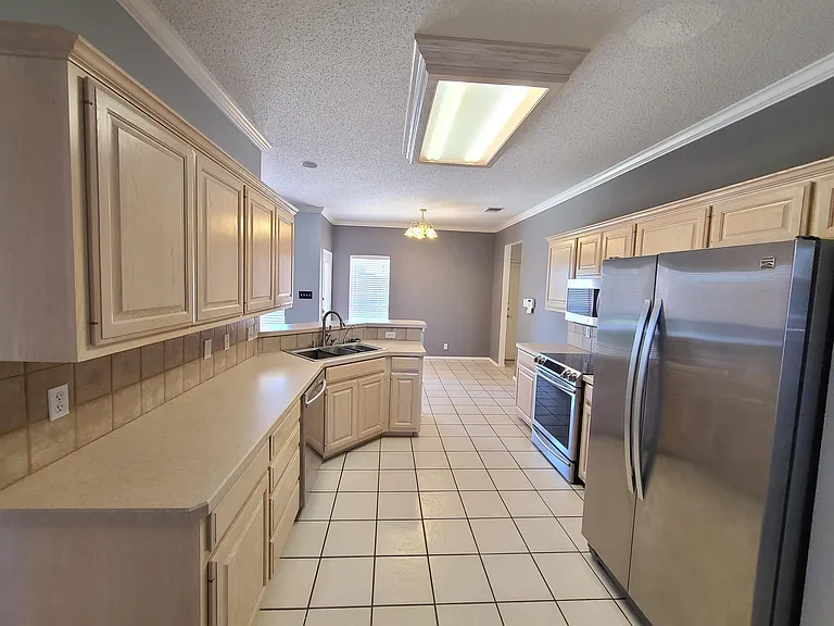 3401 Mark Ln — Photo 2