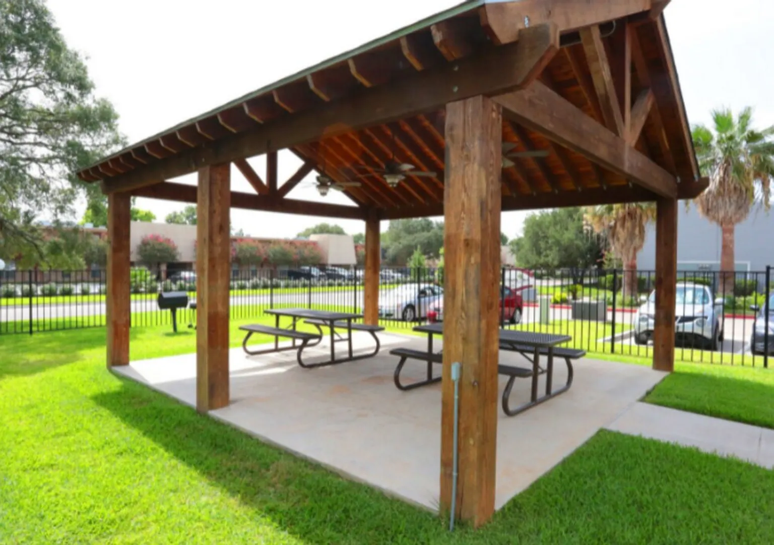 Shadow Park Apartments — Photo 4