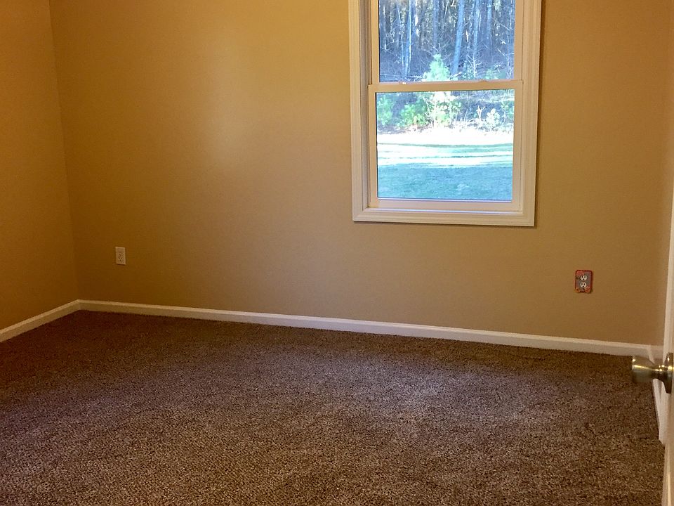Guest bedroom 2: 12x12