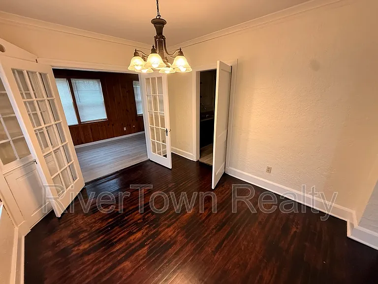 1026 Stonewall St — Photo 5
