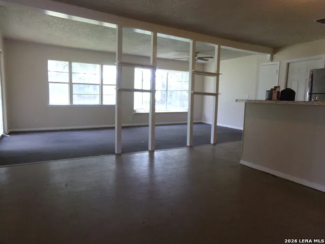 402 Otter Dr — Photo 3