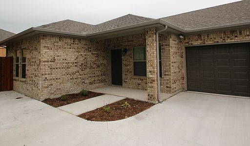 2nd image of 205 Stewart Bend Ct