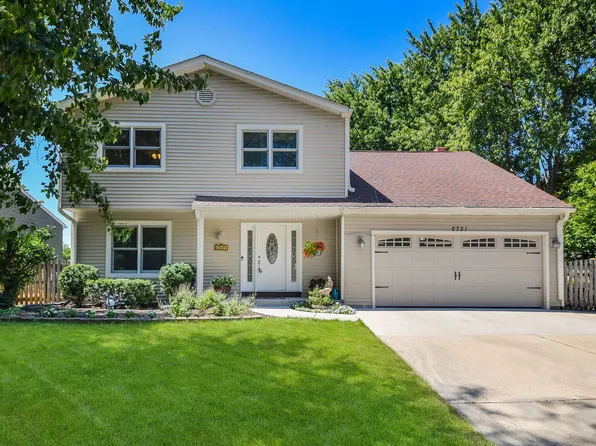 2721 Springdale Cir, Naperville, IL 60564