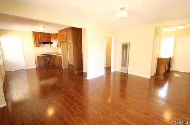 1st image of 724 E 119th St