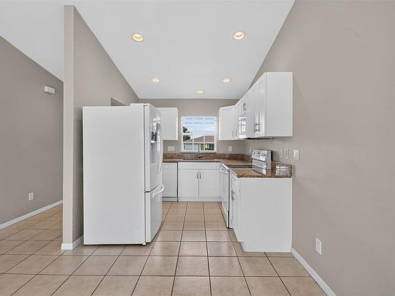 5th image of 1223/1225 NE 15TH LANE