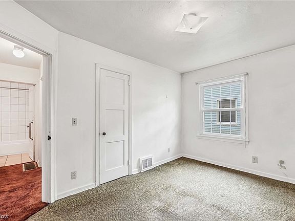 4th image of 873 Warwick Dr