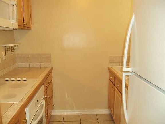 5th image of 3680 Martinique Ave Unit 3680B