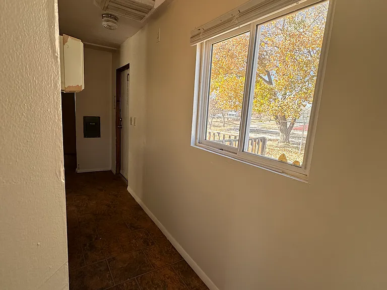 1813 Los Lentes Rd NE — Photo 2