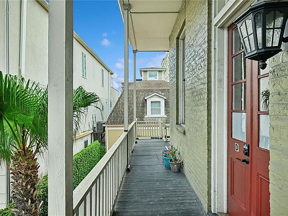 2nd image of 1061 Camp St APT D