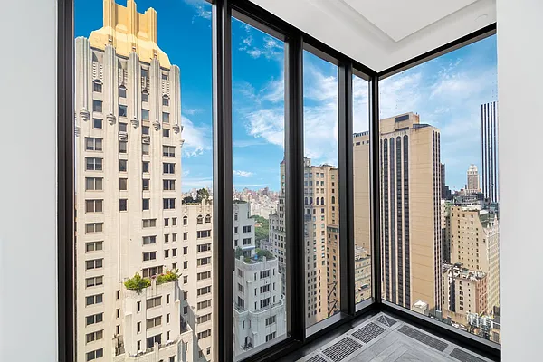 Rented by Societe Real Estate | media 16