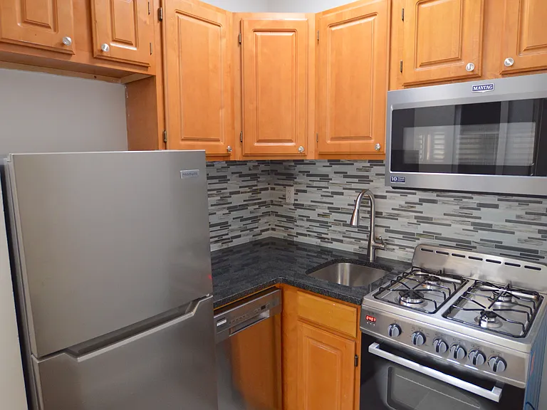 315 W 29th St #3B — Photo 4