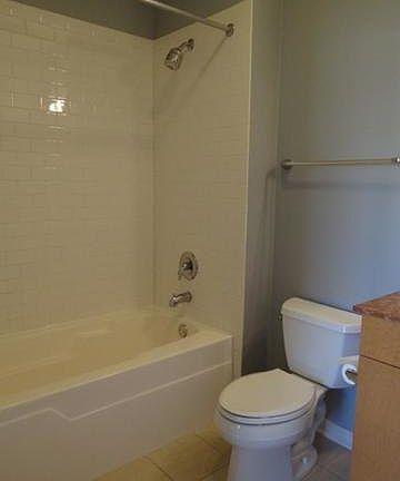 4th image of 1112 W Washburne Ave Unit 201