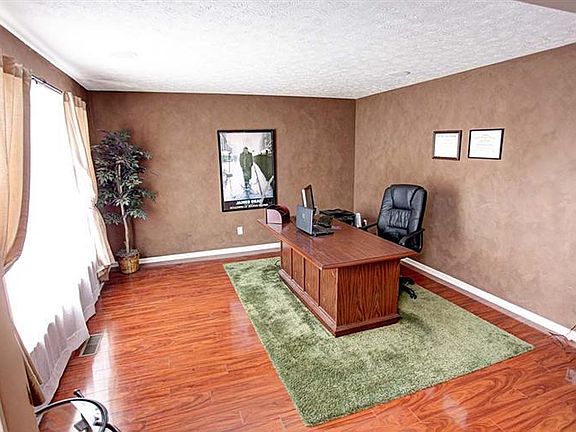 5th image of 2209 Appleblossom Dr