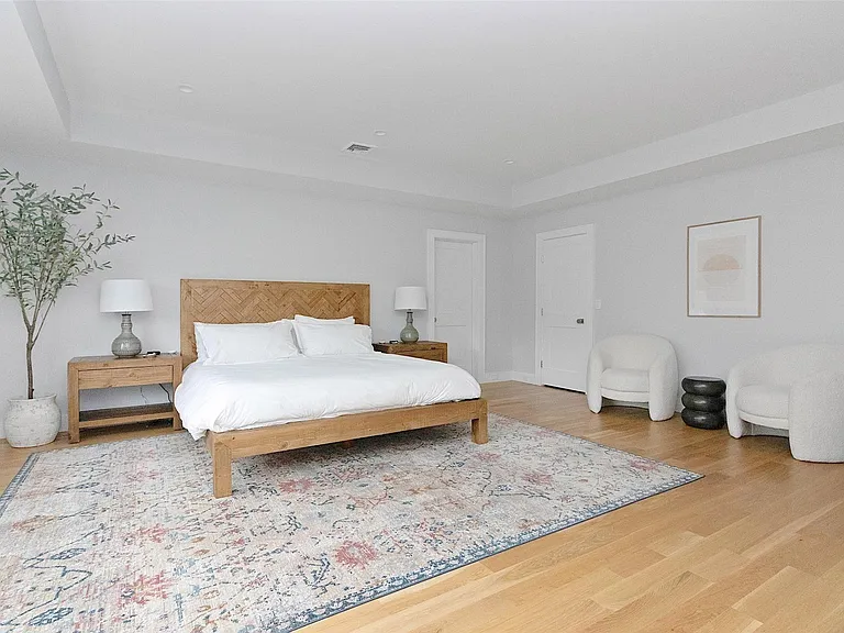 75 Clearview Ave — Photo 17