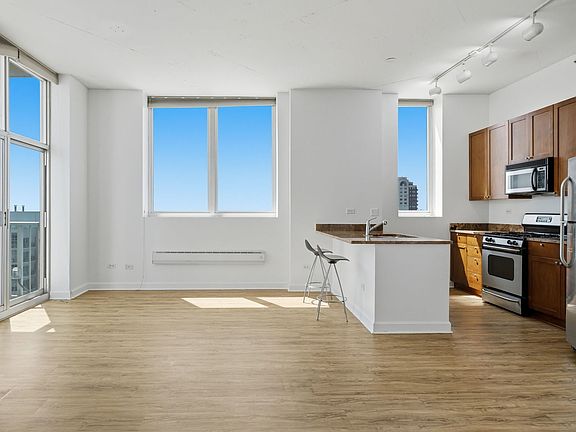 3rd image of 1600 S Indiana Ave Unit 01401