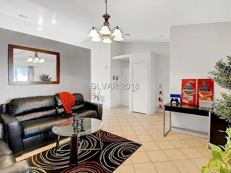 637 Turtleback Dr — Photo 4