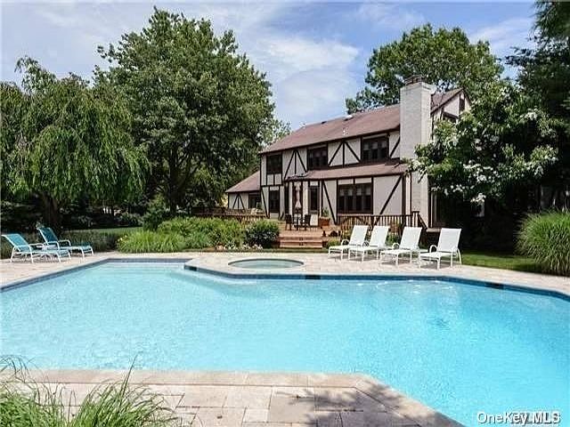 1st image of 19 Amber Ln