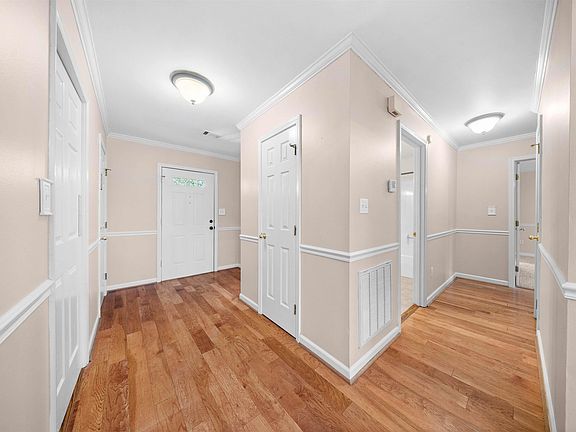 4th image of 2116 Hickorynut Ct