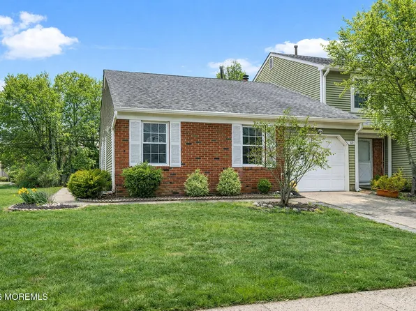 89 Oak Lane, Eatontown, NJ 07724