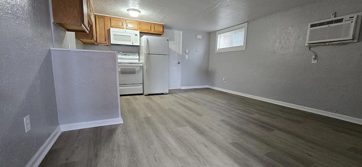 Building Photo - 408 1st St #3