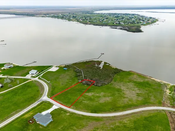 398 Windswept Dr, Pt Lavaca, TX 77979