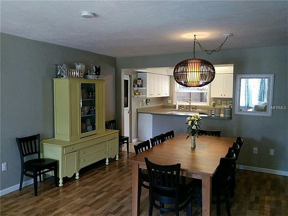 2nd image of 2715 Heather Pl