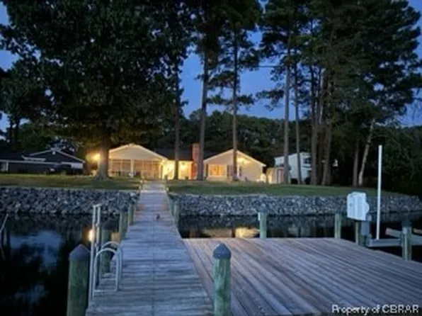 20 S Sioux Rd, Kilmarnock, VA 22482