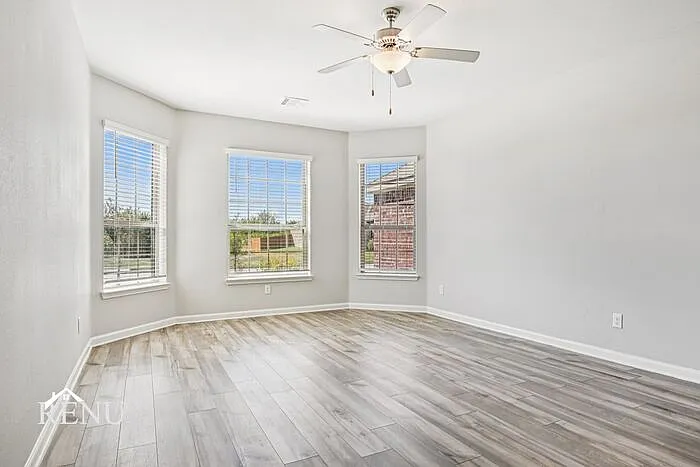 1040 Wheatfield Ln — Photo 30