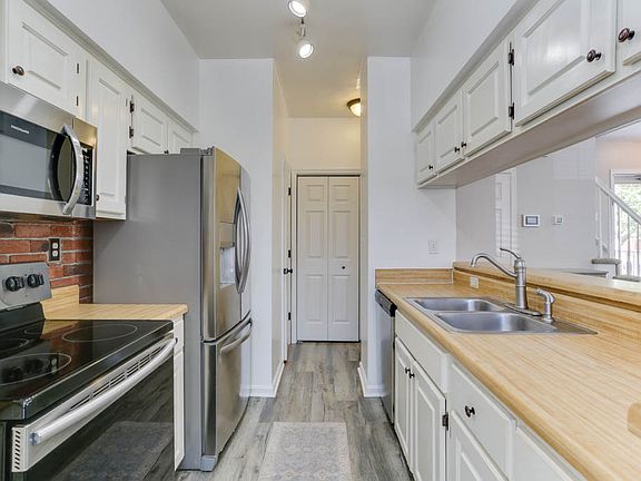 4th image of 300 Primrose Ln #1