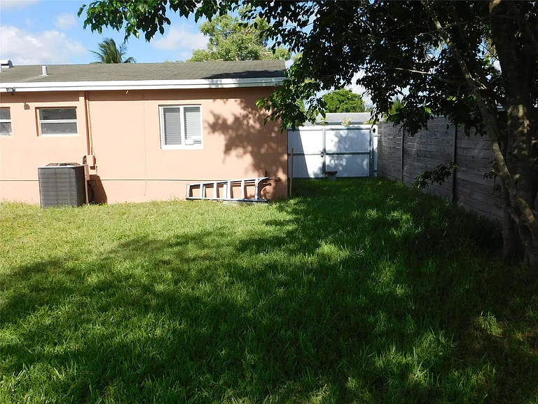 1511 SW 63rd Ave — Photo 13
