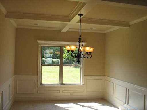 5th image of 557 Wrenhaven Ct