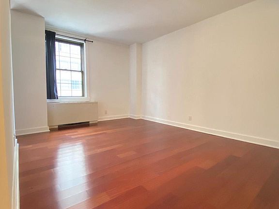 4th image of 219-29 S 18th St #904