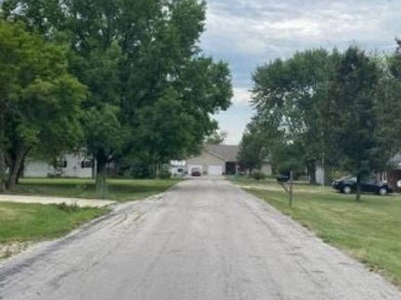 Exterior Neighborhood (street photo)