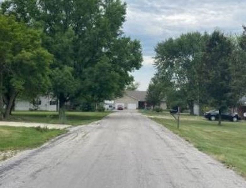 Exterior Neighborhood (street photo)