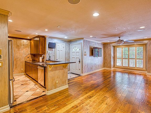 4th image of 1311 Antoine Dr APT 236