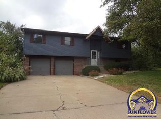 2017 Blue Hills Rd, Manhattan, KS 66502