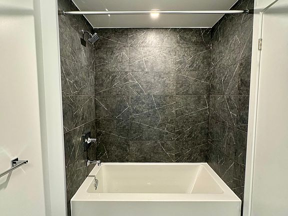 5th image of 252 Church St #4506